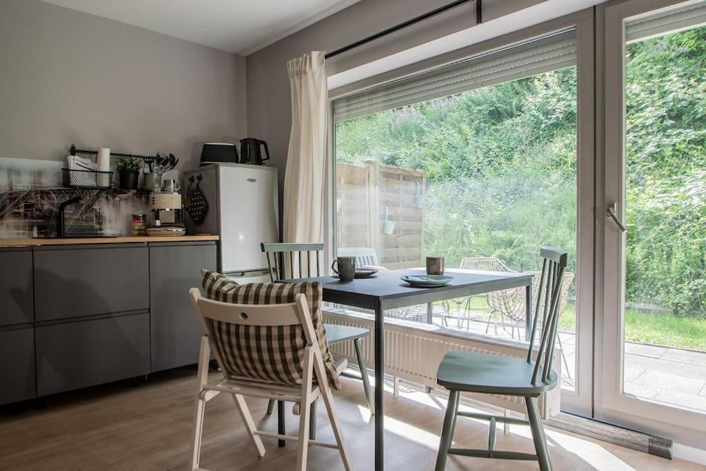 My-happy-place - Netflix - Stellplatz - Terrasse - Garten Apartment Wuppertal